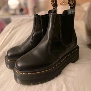 Dr Martens 2976 Quad Platform Chelsea Boot 💖